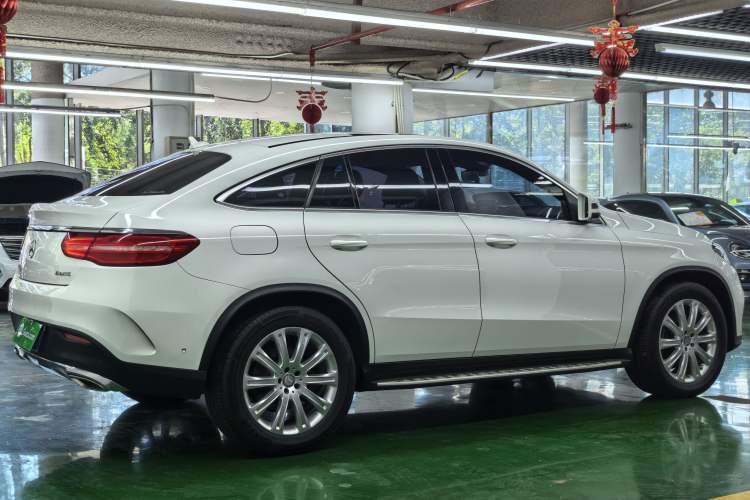 Used Mercedes-Benz GLE Coupe 2015 GLE 320 4MATIC Coupe SUV Exterior 2