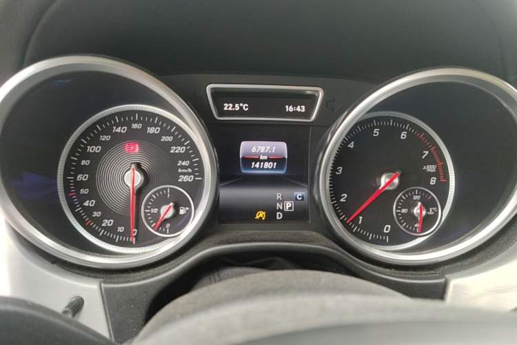 Used Mercedes-Benz GLE Coupe 2015 GLE 320 4MATIC Coupe SUV Instrument Cluster