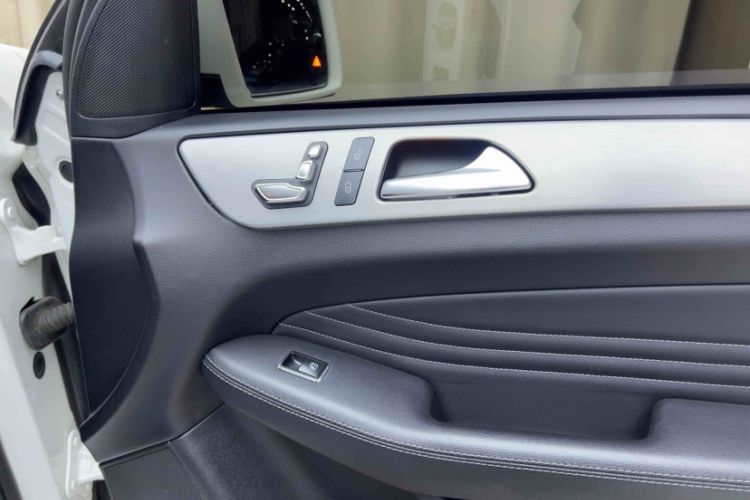 Used Mercedes-Benz GLE Coupe 2015 GLE 320 4MATIC Coupe SUV Interior 10