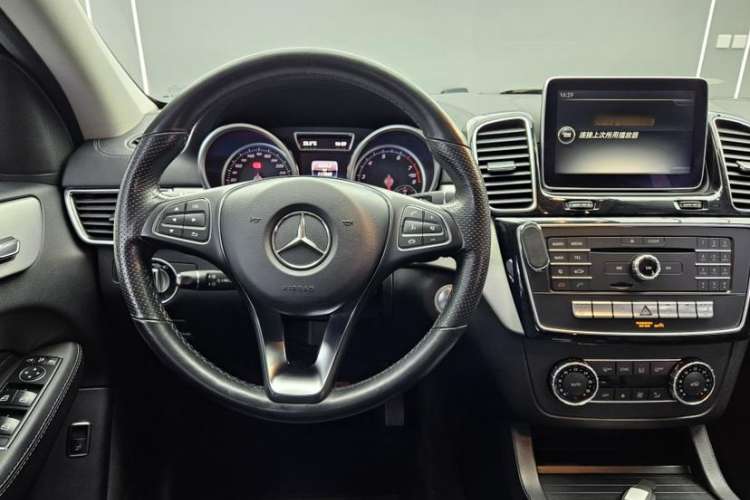 Used Mercedes-Benz GLE Coupe 2015 GLE 320 4MATIC Coupe SUV Interior 2
