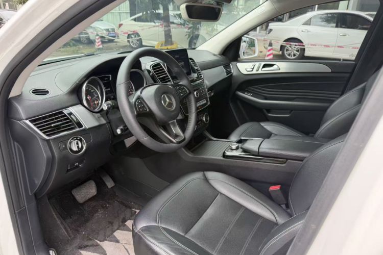 Used Mercedes-Benz GLE Coupe 2015 GLE 320 4MATIC Coupe SUV Interior 2