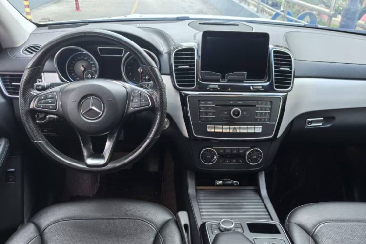 Used Mercedes-Benz GLE Coupe 2015 GLE 320 4MATIC Coupe SUV Interior 2