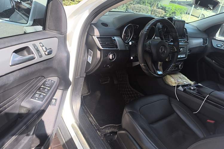 Used Mercedes-Benz GLE Coupe 2015 GLE 320 4MATIC Coupe SUV Interior 3