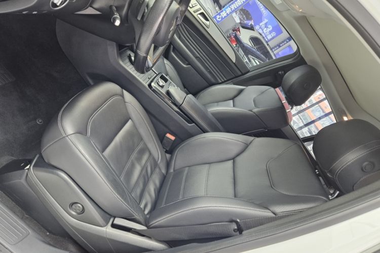 Used Mercedes-Benz GLE Coupe 2015 GLE 320 4MATIC Coupe SUV Interior 3