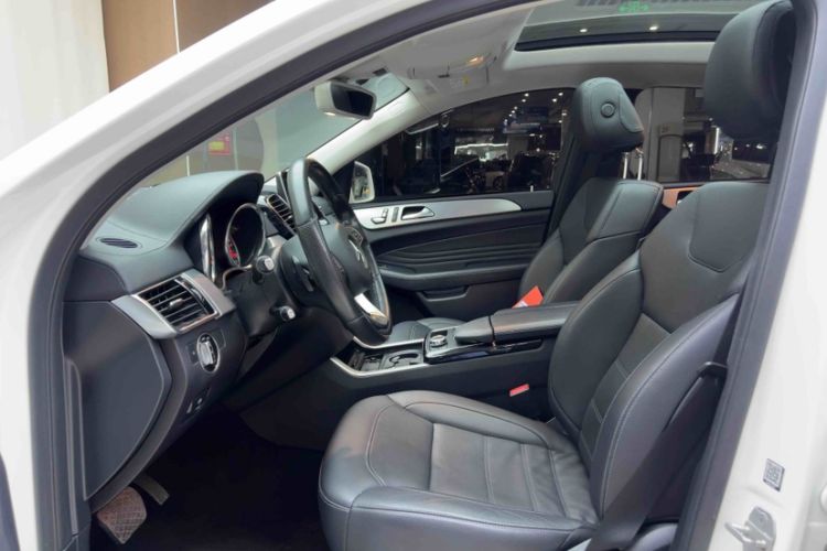 Used Mercedes-Benz GLE Coupe 2015 GLE 320 4MATIC Coupe SUV Interior 3
