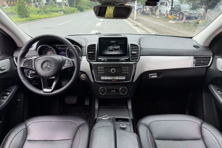 Used Mercedes-Benz GLE Coupe 2015 GLE 320 4MATIC Coupe SUV Interior 3
