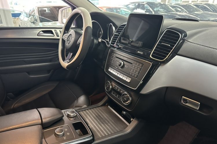 Used Mercedes-Benz GLE Coupe 2015 GLE 320 4MATIC Coupe SUV Interior 3