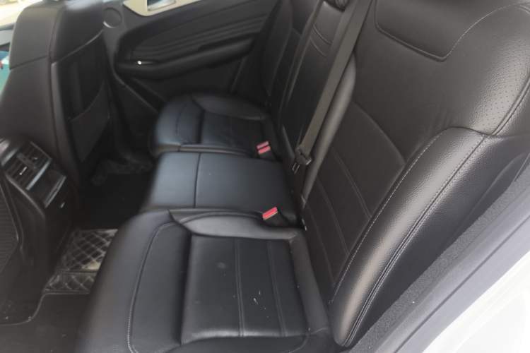 Used Mercedes-Benz GLE Coupe 2015 GLE 320 4MATIC Coupe SUV Interior 4
