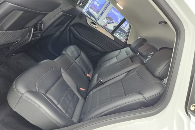 Used Mercedes-Benz GLE Coupe 2015 GLE 320 4MATIC Coupe SUV Interior 4