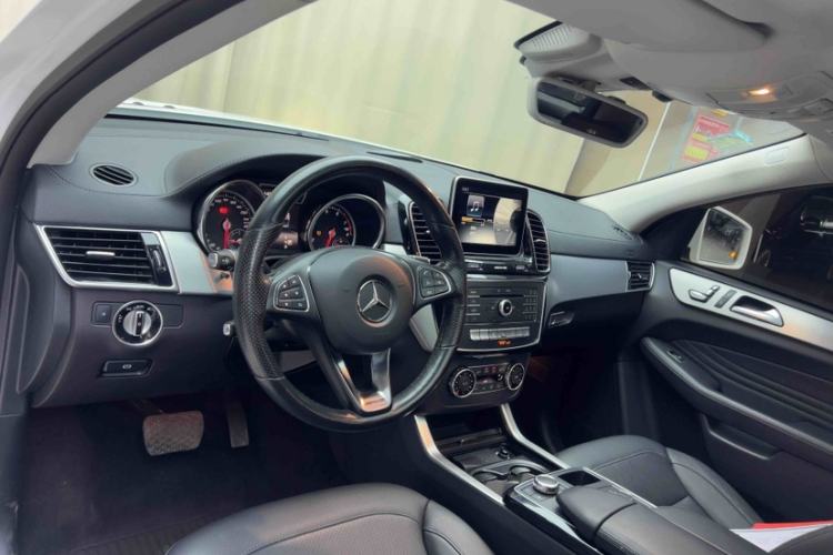 Used Mercedes-Benz GLE Coupe 2015 GLE 320 4MATIC Coupe SUV Interior 4