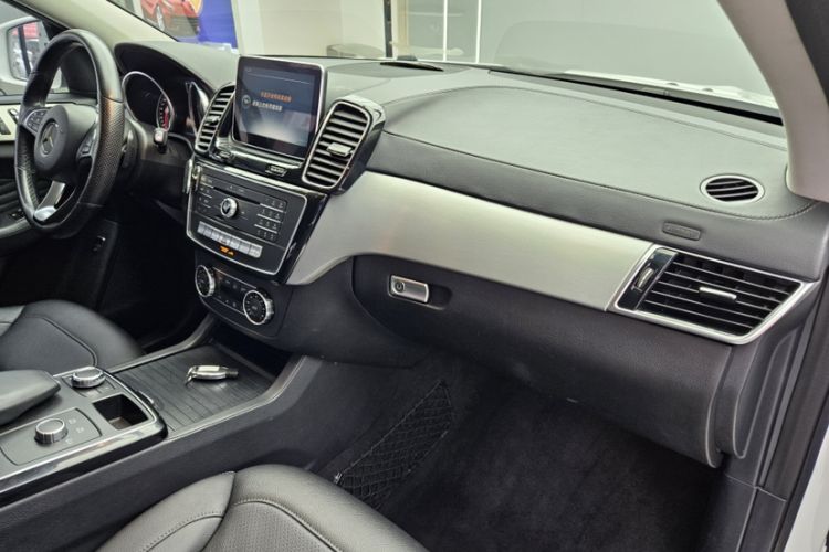 Used Mercedes-Benz GLE Coupe 2015 GLE 320 4MATIC Coupe SUV Interior 5