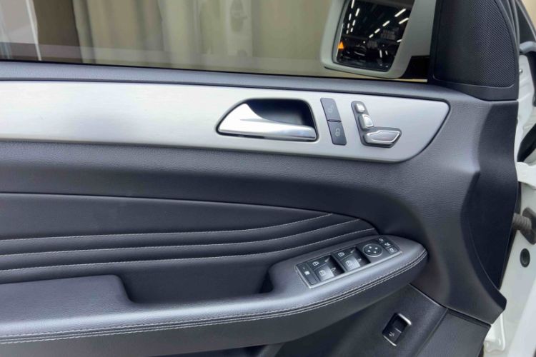 Used Mercedes-Benz GLE Coupe 2015 GLE 320 4MATIC Coupe SUV Interior 8