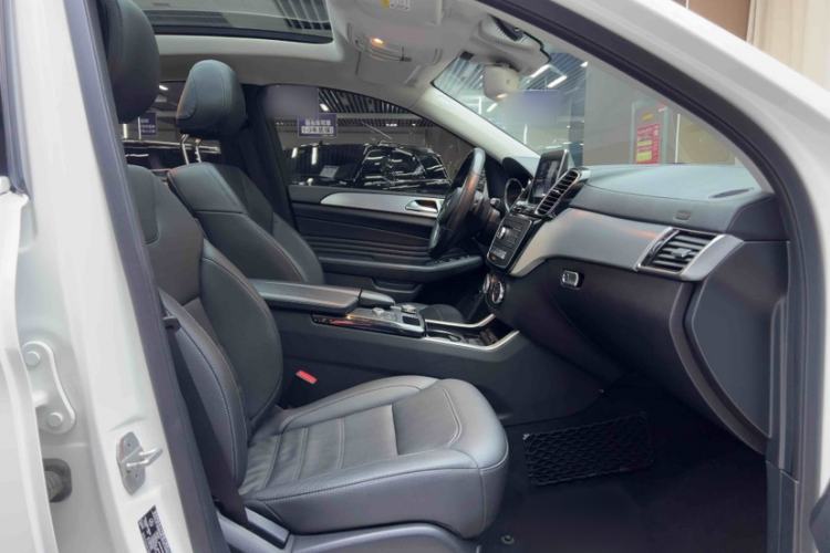 Used Mercedes-Benz GLE Coupe 2015 GLE 320 4MATIC Coupe SUV Interior 9
