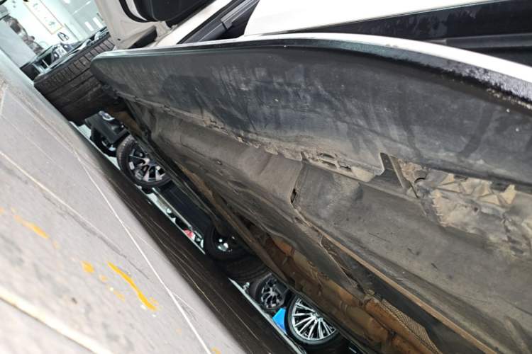 Used Mercedes-Benz GLE Coupe 2015 GLE 450 AMG 4MATIC Coupe SUV Left Side Sill