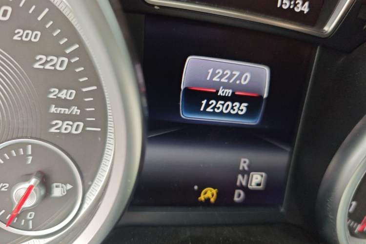Used Mercedes-Benz GLE Coupe 2015 GLE 320 4MATIC Coupe SUV Odometer Close Up
