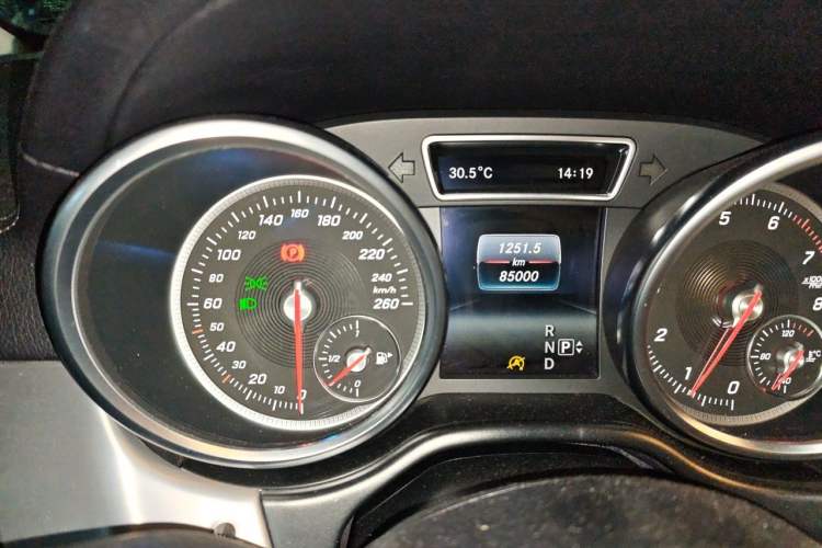 Used Mercedes-Benz GLE Coupe 2015 GLE 320 4MATIC Coupe SUV Odometer Close Up