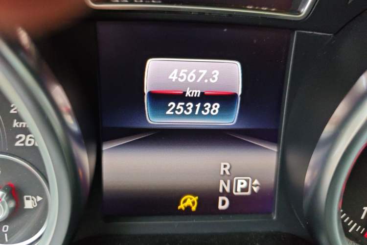 Used Mercedes-Benz GLE Coupe 2015 GLE 320 4MATIC Coupe SUV Odometer Close Up