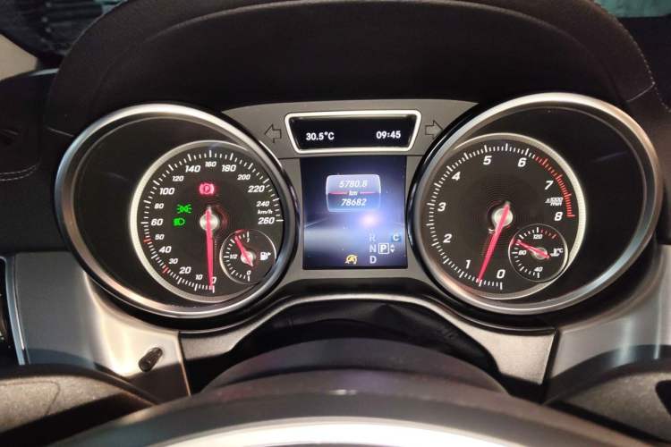 Used Mercedes-Benz GLE Coupe 2015 GLE 320 4MATIC Coupe SUV Odometer Close Up