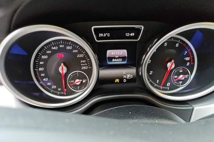 Used Mercedes-Benz GLE Coupe 2015 GLE 320 4MATIC Coupe SUV Odometer Close Up