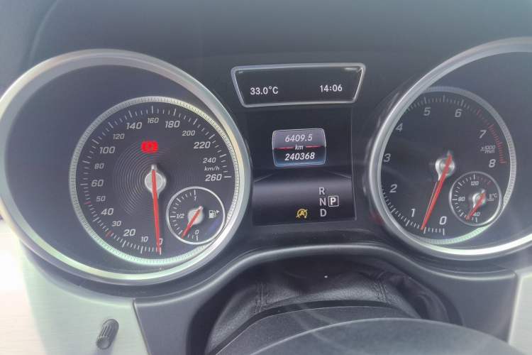 Used Mercedes-Benz GLE Coupe 2015 GLE 400 4MATIC Coupe SUV Odometer Close Up