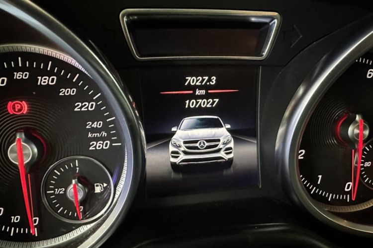 Used Mercedes-Benz GLE Coupe 2015 GLE 320 4MATIC Coupe SUV Odometer Close Up