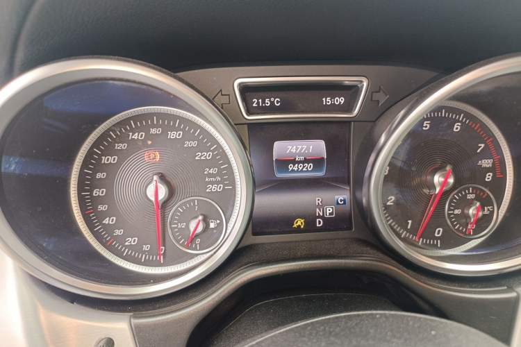 Used Mercedes-Benz GLE Coupe 2015 GLE 320 4MATIC Coupe SUV Odometer Close Up