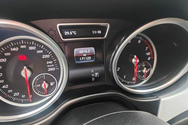 Used Mercedes-Benz GLE Coupe 2015 GLE 320 4MATIC Coupe SUV Odometer Close Up