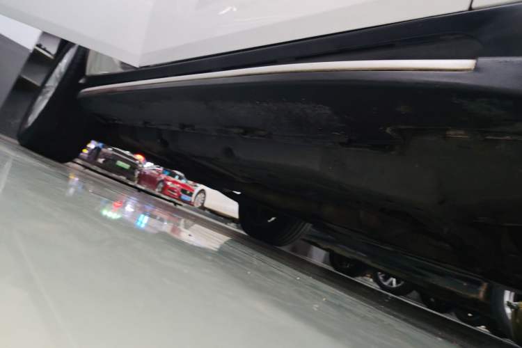 Used Mercedes-Benz GLE Coupe 2015 GLE 320 4MATIC Coupe SUV Right Side Sill