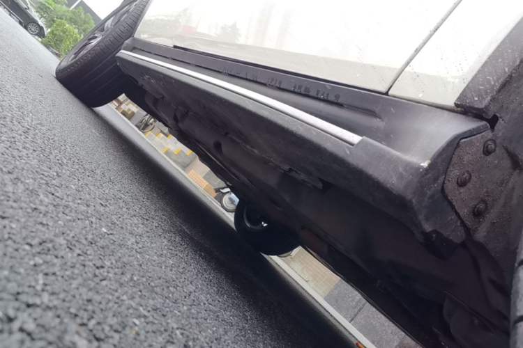 Used Mercedes-Benz GLE Coupe 2015 GLE 320 4MATIC Coupe SUV Right Side Sill