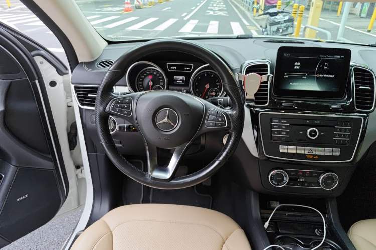 Used Mercedes-Benz GLE Coupe 2015 GLE 320 4MATIC Coupe SUV Steering Wheel
