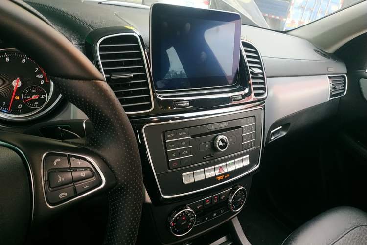 Used Mercedes-Benz GLE Coupe 2017 GLE 320 4MATIC Coupe SUV Audio And AC Panel