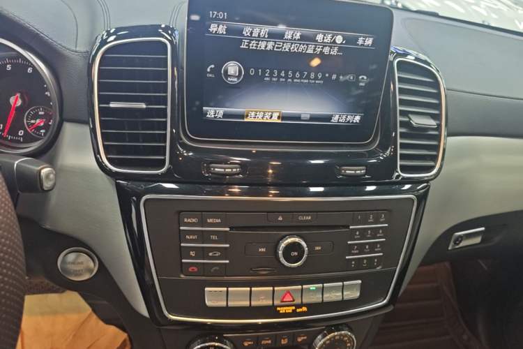 Used Mercedes-Benz GLE Coupe 2017 GLE 320 4MATIC Coupe SUV Audio And AC Panel