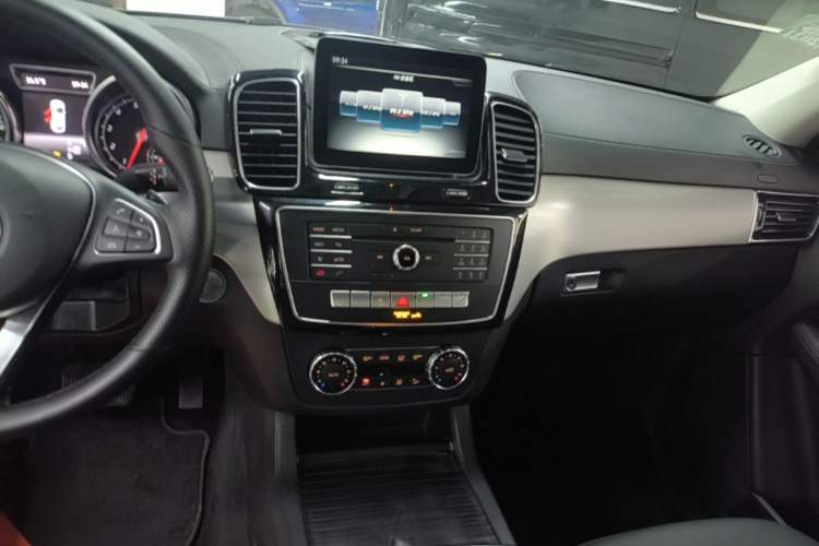 Used Mercedes-Benz GLE Coupe 2017 GLE 320 4MATIC Coupe SUV Audio And AC Panel