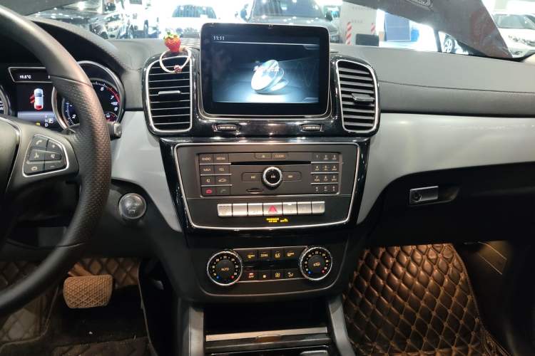 Used Mercedes-Benz GLE Coupe 2017 GLE 320 4MATIC Coupe SUV Audio And AC Panel