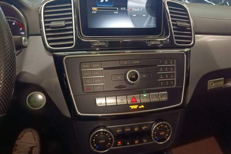 Used Mercedes-Benz GLE Coupe 2017 GLE 320 4MATIC Coupe SUV Audio And AC Panel