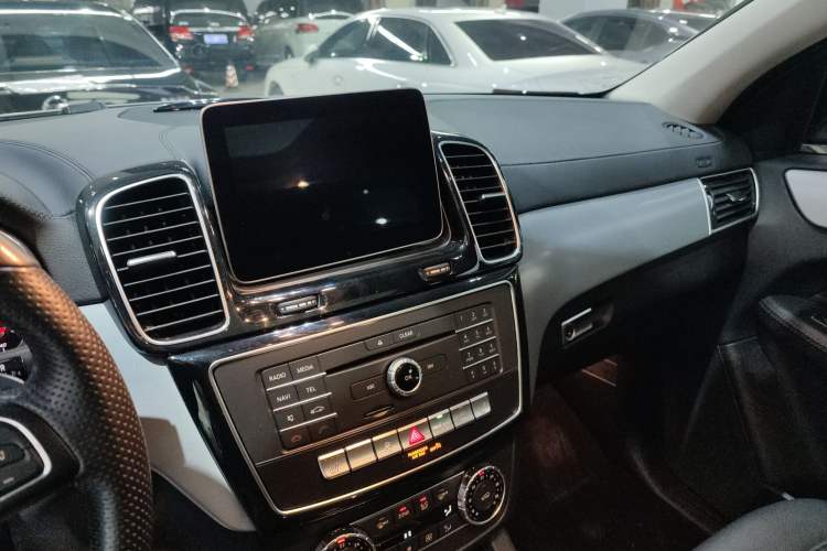 Used Mercedes-Benz GLE Coupe 2017 GLE 320 4MATIC Coupe SUV Audio And AC Panel