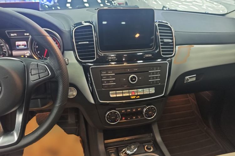 Used Mercedes-Benz GLE Coupe 2017 GLE 320 4MATIC Coupe SUV Center Console
