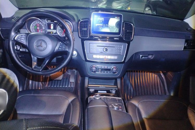 Used Mercedes-Benz GLE Coupe 2017 GLE 400 4MATIC Coupe SUV Center Console