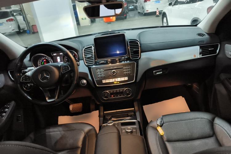Used Mercedes-Benz GLE Coupe 2017 GLE 320 4MATIC Coupe SUV Center Console