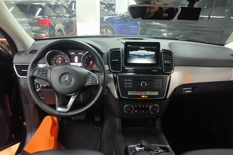 Used Mercedes-Benz GLE Coupe 2017 GLE 320 4MATIC Coupe SUV Center Console