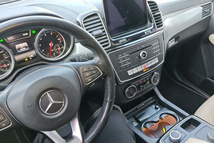 Used Mercedes-Benz GLE Coupe 2017 GLE 320 4MATIC Coupe SUV Center Console