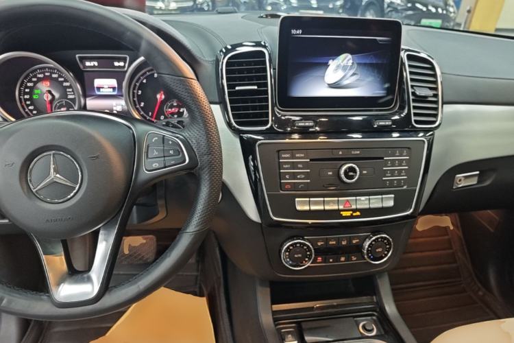 Used Mercedes-Benz GLE Coupe 2017 GLE 320 4MATIC Coupe SUV Center Console