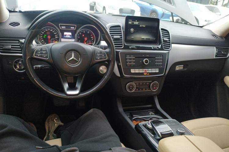 Used Mercedes-Benz GLE Coupe 2017 GLE 400 4MATIC Coupe SUV Center Console