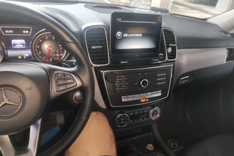 Used Mercedes-Benz GLE Coupe 2017 GLE 400 4MATIC Coupe SUV Center Console