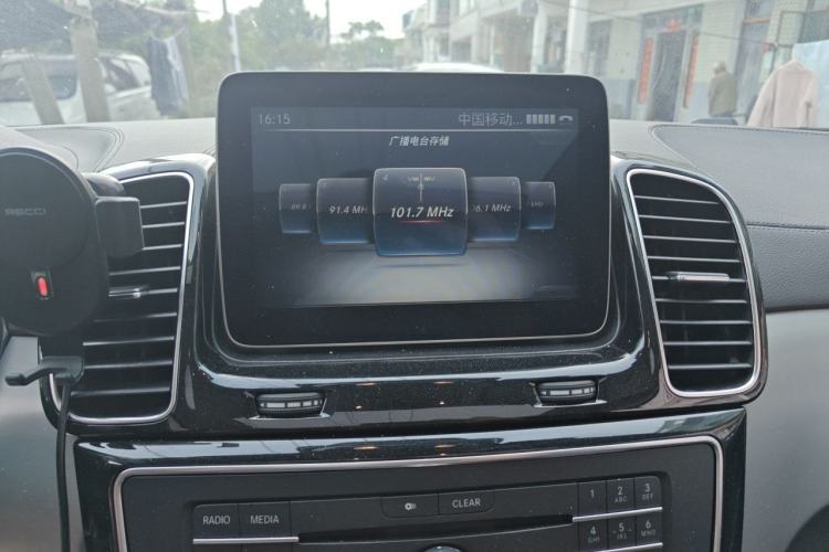 Used Mercedes-Benz GLE Coupe 2017 GLE 400 4MATIC Coupe SUV Center Console