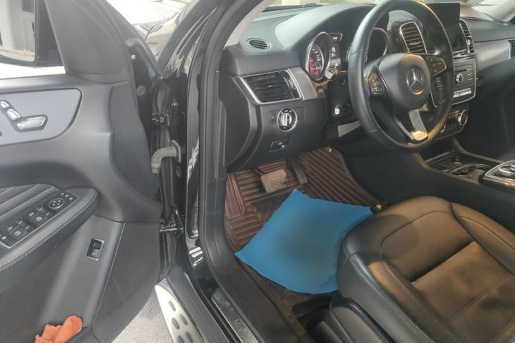 Used Mercedes-Benz GLE Coupe 2017 GLE 400 4MATIC Coupe SUV Driver Seat