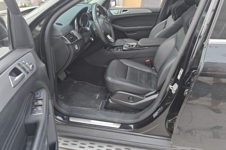 Used Mercedes-Benz GLE Coupe 2017 GLE 400 4MATIC Coupe SUV Driver Seat