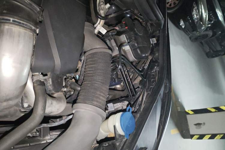 Used Mercedes-Benz GLE Coupe 2017 GLE 500 4MATIC Coupe SUV Engine Bay Left