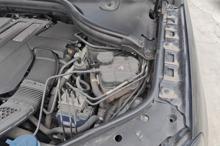 Used Mercedes-Benz GLE Coupe 2017 GLE 400 4MATIC Coupe SUV Engine Bay Left