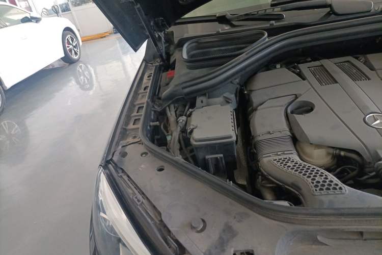 Used Mercedes-Benz GLE Coupe 2017 GLE 320 4MATIC Coupe SUV Engine Bay Right